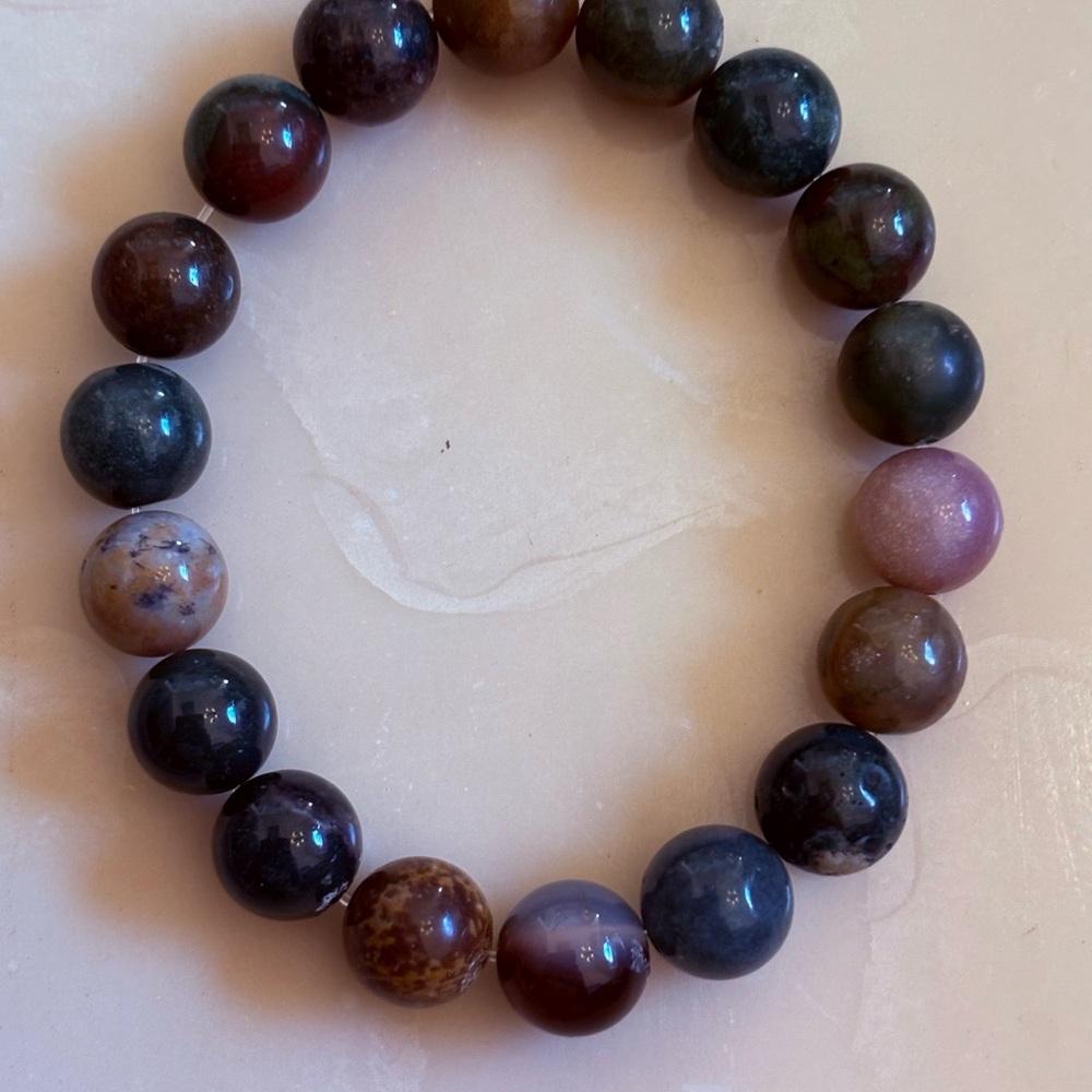 Rooted – 10MM Natural Agate Bracelet